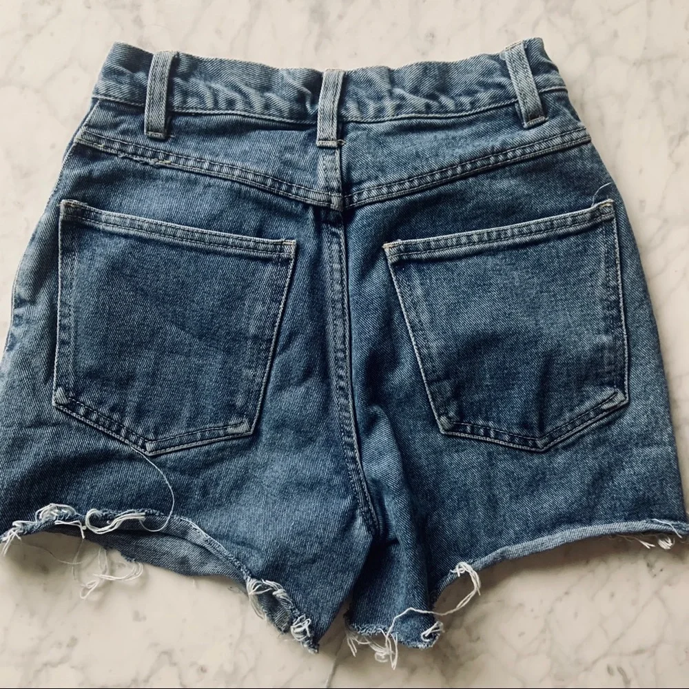 Vintage 90s High Rise Mom Fit Jean Shorts - Picture 2 of 4